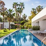 Acanthus Cennet Barut Collection