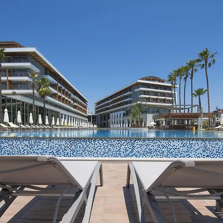 Acanthus Cennet Barut Collection