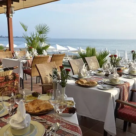 Acanthus Cennet Barut Collection