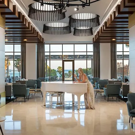 Acanthus Cennet Barut Collection