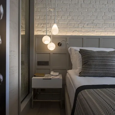 Acanthus Cennet Barut Collection